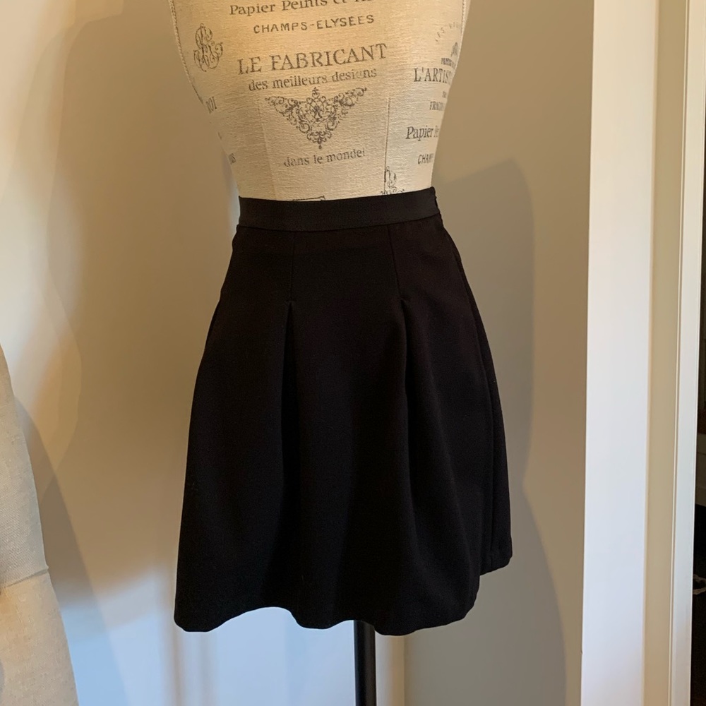 Black pleated Wilfred skirt